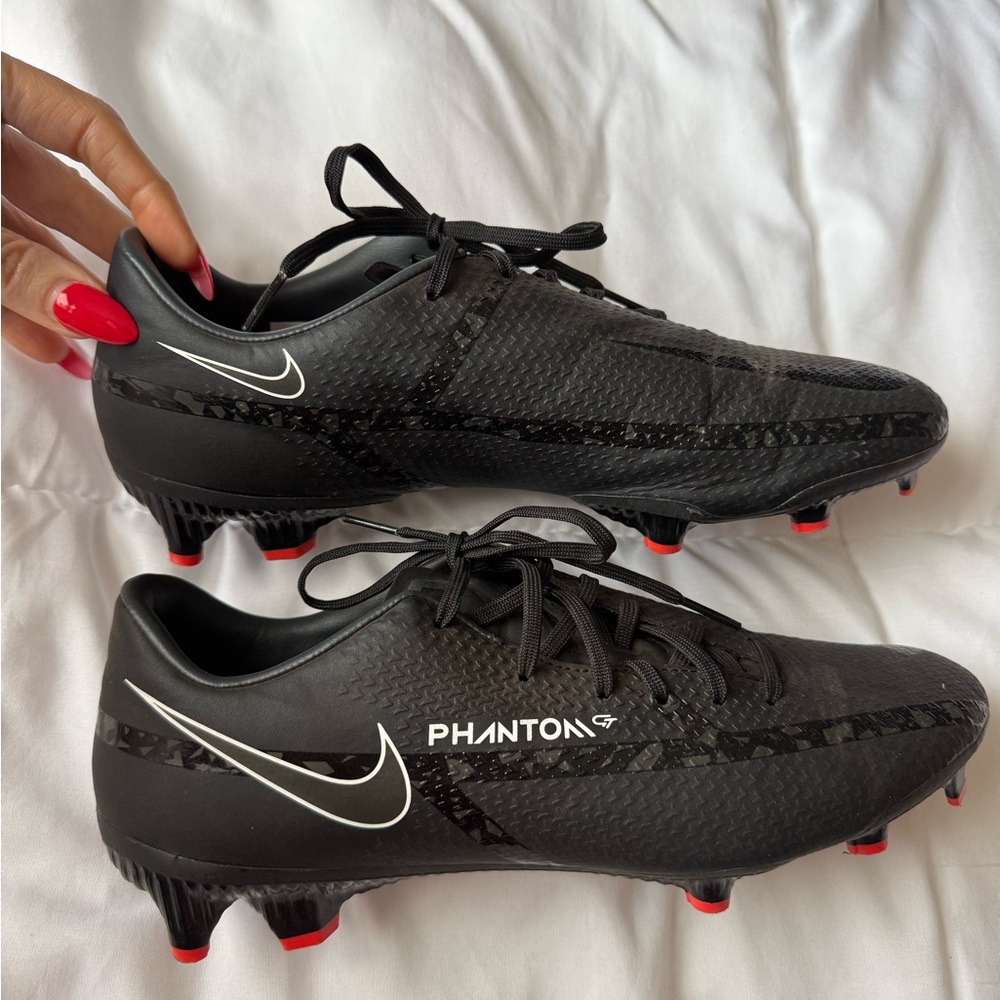 Nike Black Phantom Athletic Shoes Sleek Design